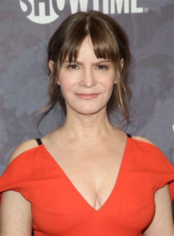 Jennifer Jason Leigh: dating, net worth, tattoos, smoking & body measurements