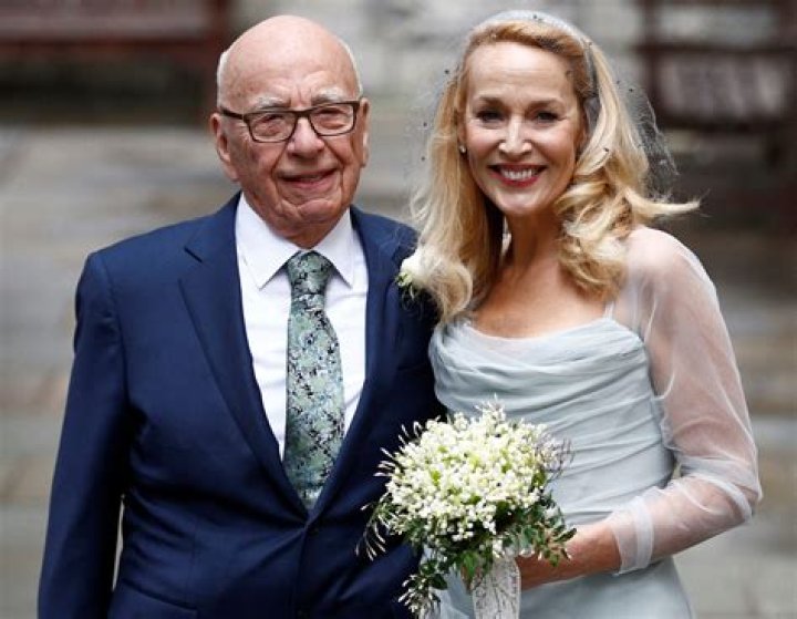 Jerry Hall receives a divorce settlement from Rupert Murdoch worth $303 million and TWO MANSIONS.