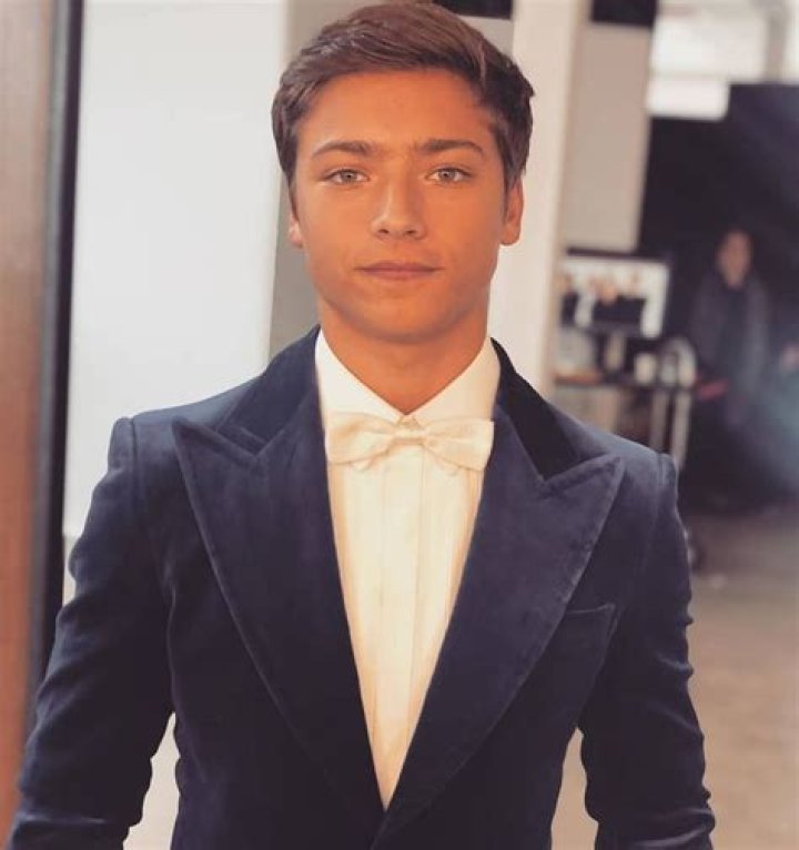 
Joaquin Antonio Consuelos Height, Weight, Net Worth, Age, Birthday, Wikipedia, Who, Instagram, Biography 