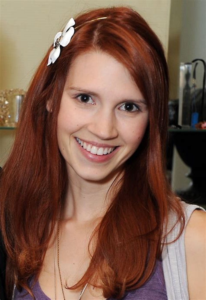 Julie McNiven is Almost a Millionaire; Her Sources of Income!