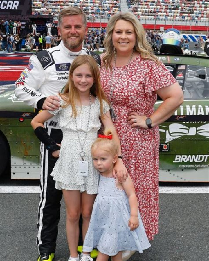 
Justine Allgaier Height, Weight, Net Worth, Age, Birthday, Wikipedia, Who, Nationality, Biography 