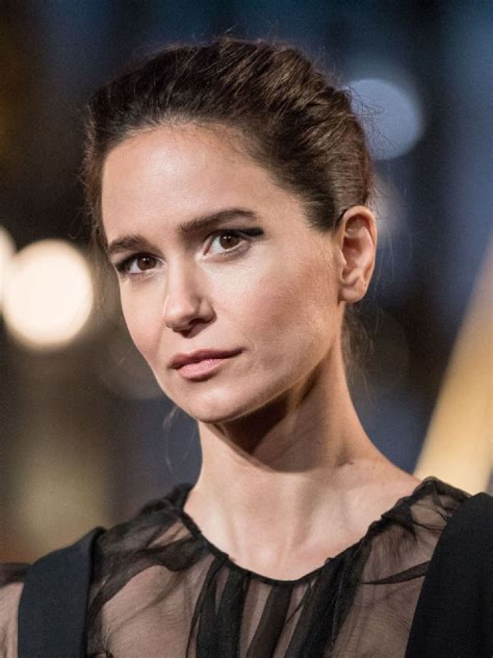 Katherine Waterston Height, Weight, Measurements, Bra Size, Shoe Size