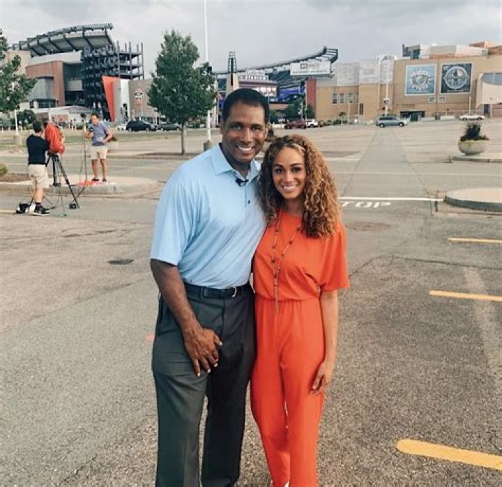 Kayla Burton Bio, Wiki, Age, Family, Husband, WGGB, Western mass News, Salary, and Net Worth.