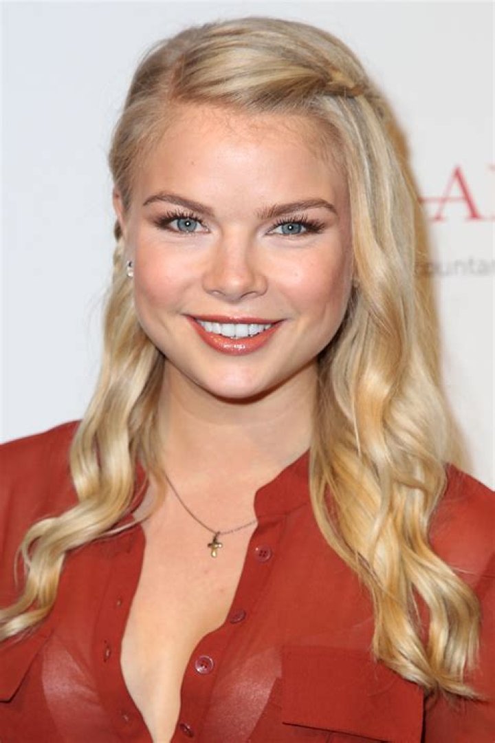  Kelli Goss
