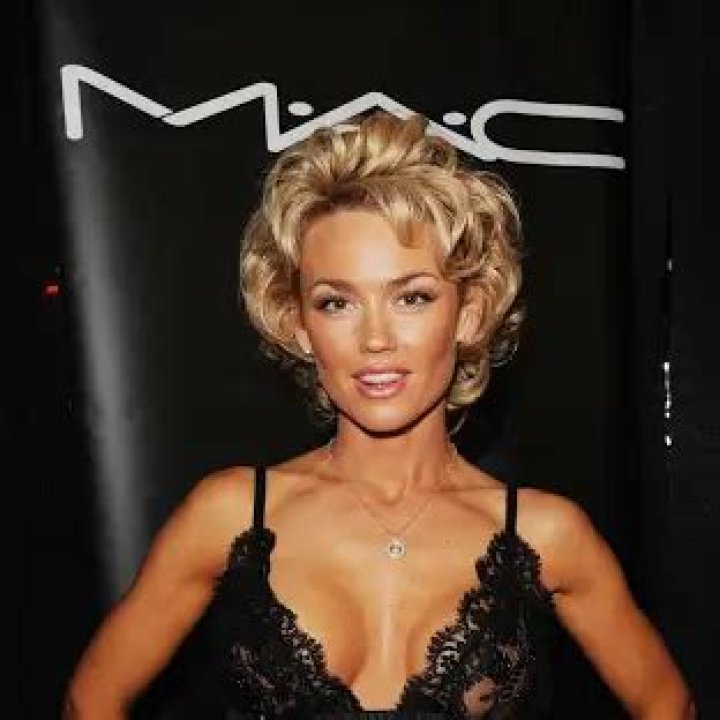 Kelly Carlson Net Worth