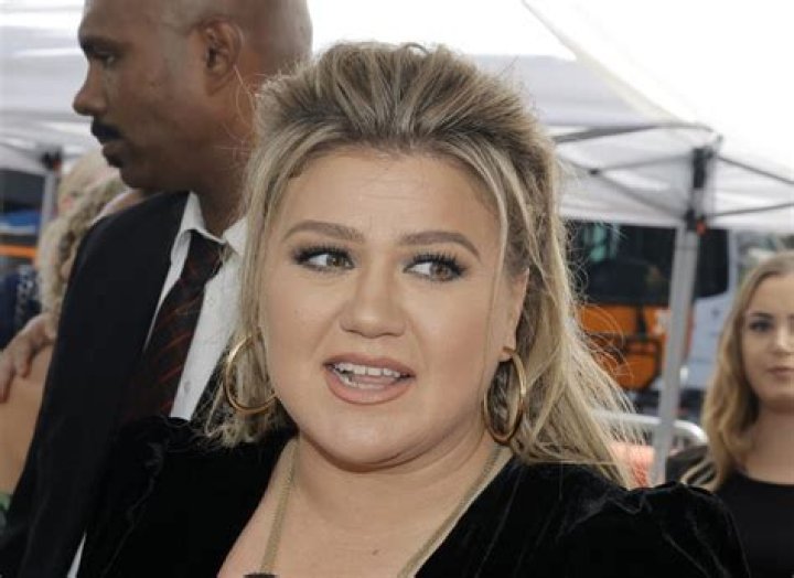 
Kelly Clarkson Lodges A Police Report Regarding A Strange Stalker 