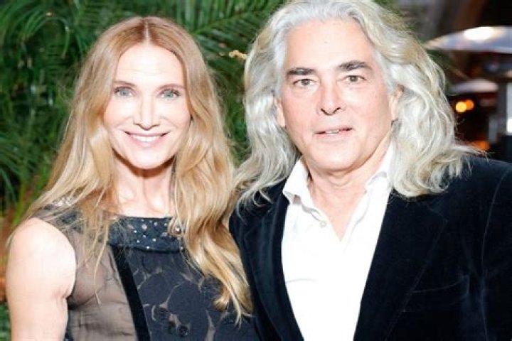 Kelly Lynch: Husband, net worth, tattoos, smoking & body measurements