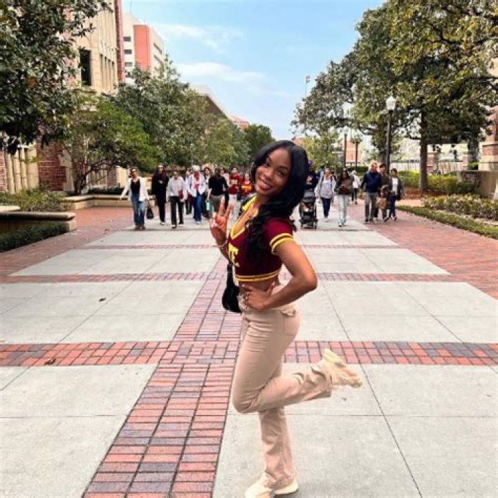 Kennedy Holmes Bio, Wiki, Age, Height, Parents, Birthday, Brother, School