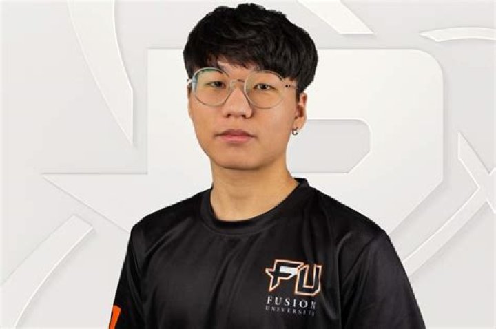 
Kim Alarm Kyeong Height, Weight, Net Worth, Age, Birthday, Wikipedia, Who, Nationality, Biography 