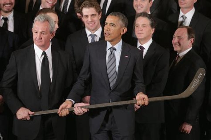 Kurt Sutter Height, Weight, Net Worth, Age, Birthday, Wikipedia, Who, Nationality, Biography