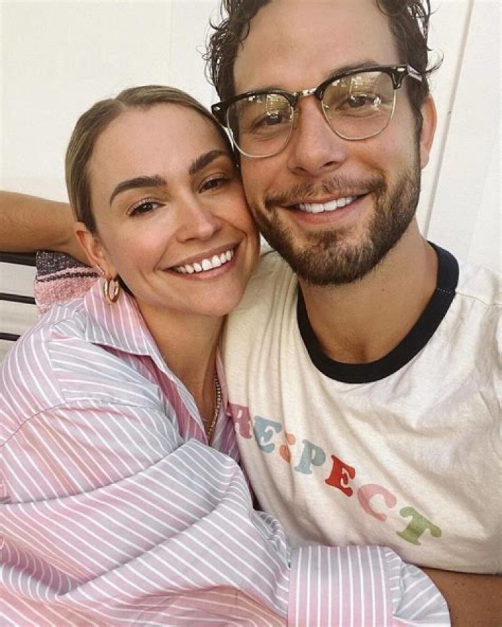 Lisa Stelly Age: Meet Skylar Astin Girlfriend On Instagram