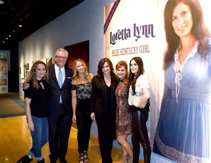 
Loretta Lynn Cried Being Away from Her Family Yet She Overcame Challenges with Support of Dozens of Offspring 