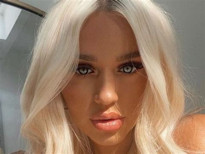 Lottie Tomlinson Height, Weight, Net Worth, Age, Birthday, Wikipedia, Who, Nationality, Biography