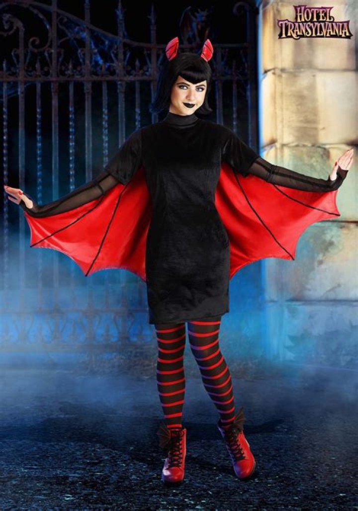Mavis Dracula Bio, Age, Costume, Physical Appearance, Hotel Transylvania 2, Zing, and Personality
