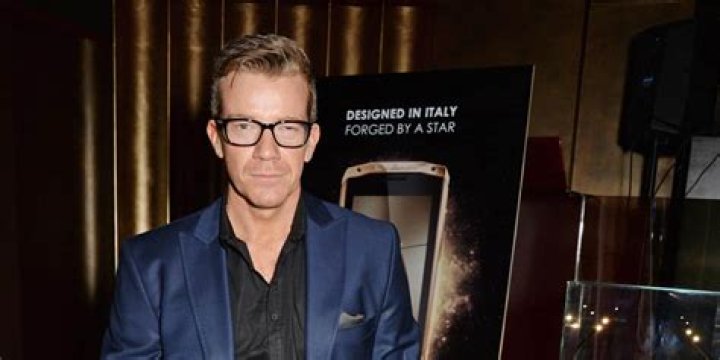 What's the Net Worth of Max Beesley?