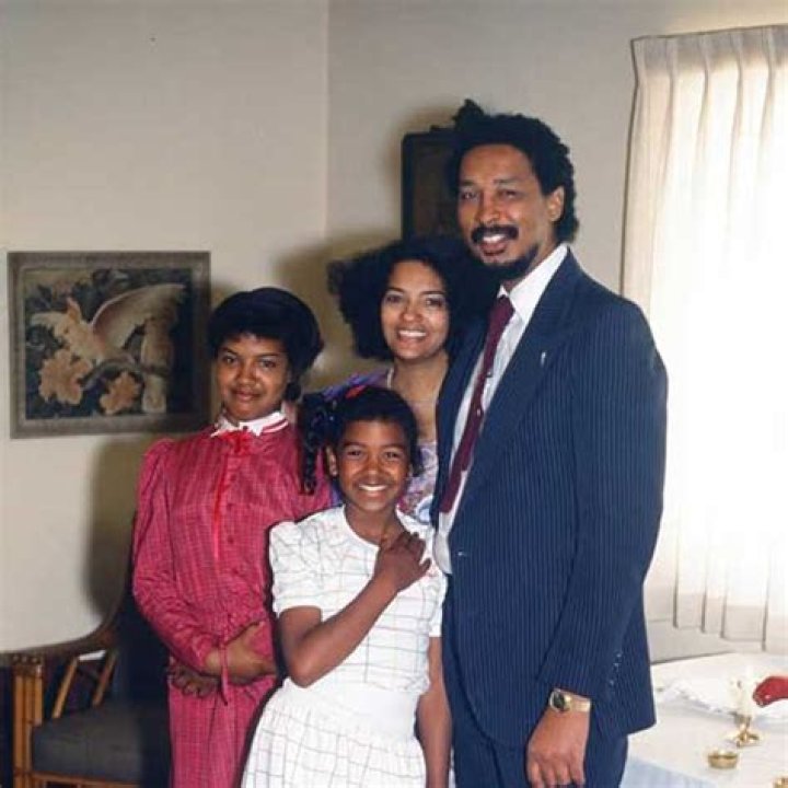 
Maxwell Lewis Parents Robert And Jennifer Lewis | Siblings And Ethnicity 