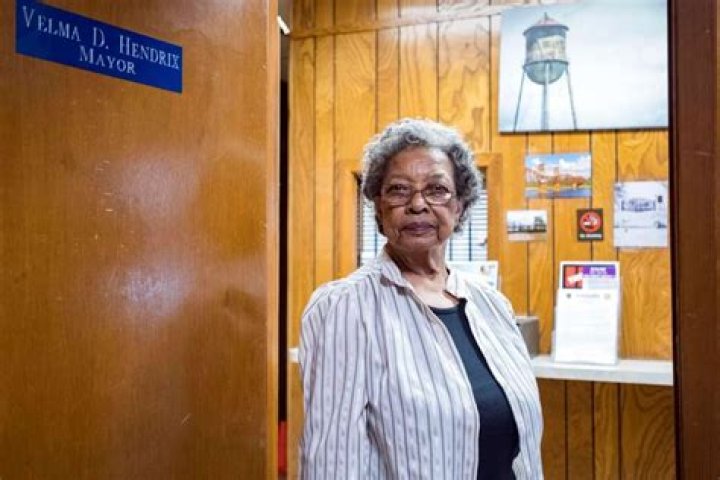 
Mayor of Louisiana, Velma Hendrix, 84, dies in a fatal car accident 