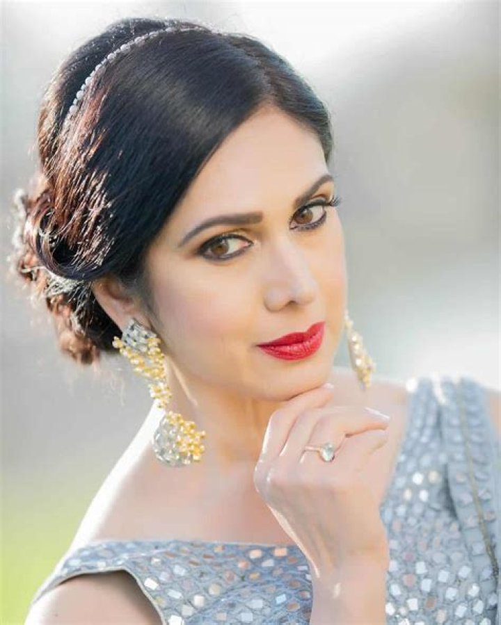 Meenakshi Sheshadri Net Worth