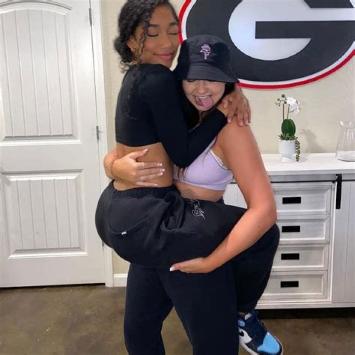 
Miranda Mason (TikTok Star) Biography, Age, Boyfriend, Height, Net Worth 