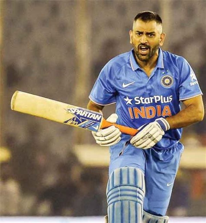 MS Dhoni Height, Weight, Body Measurements, Shoe Size