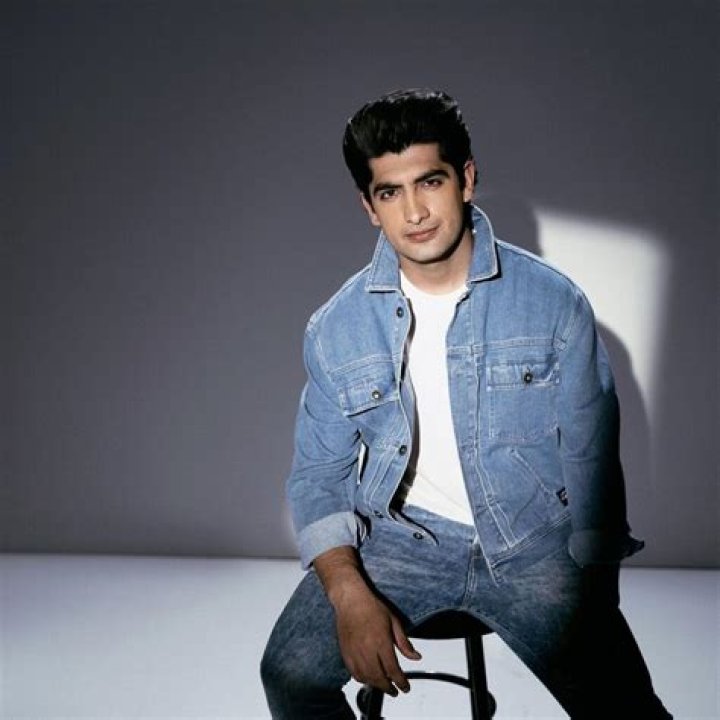 
Naseem Shah Height, Weight, Net Worth, Age, Birthday, Wikipedia, Who, Nationality, Biography 