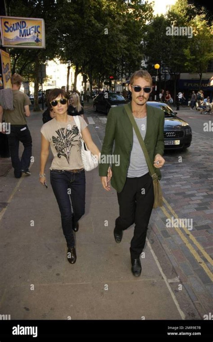 
Natalie Imbruglia and Partner/Husband Daniel Johns Relationship Timeline – Who Is She Dating Now? 