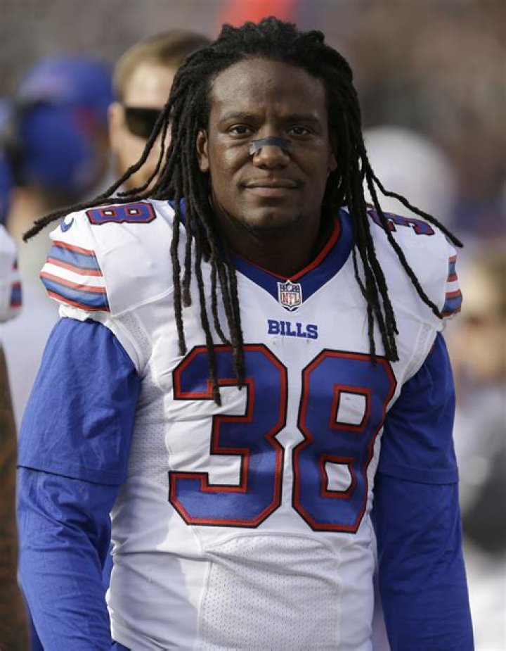 NFL: Is Sergio Brown Gay Or Does He Have Wife? Gender And Sexuality