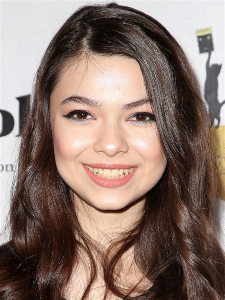 Nikki Hahn Height, Weight, Measurements, Bra Size, Shoe Size