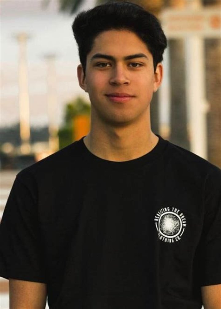 
Niko Guardado Height, Weight, Net Worth, Age, Birthday, Wikipedia, Who, Nationality, Biography 