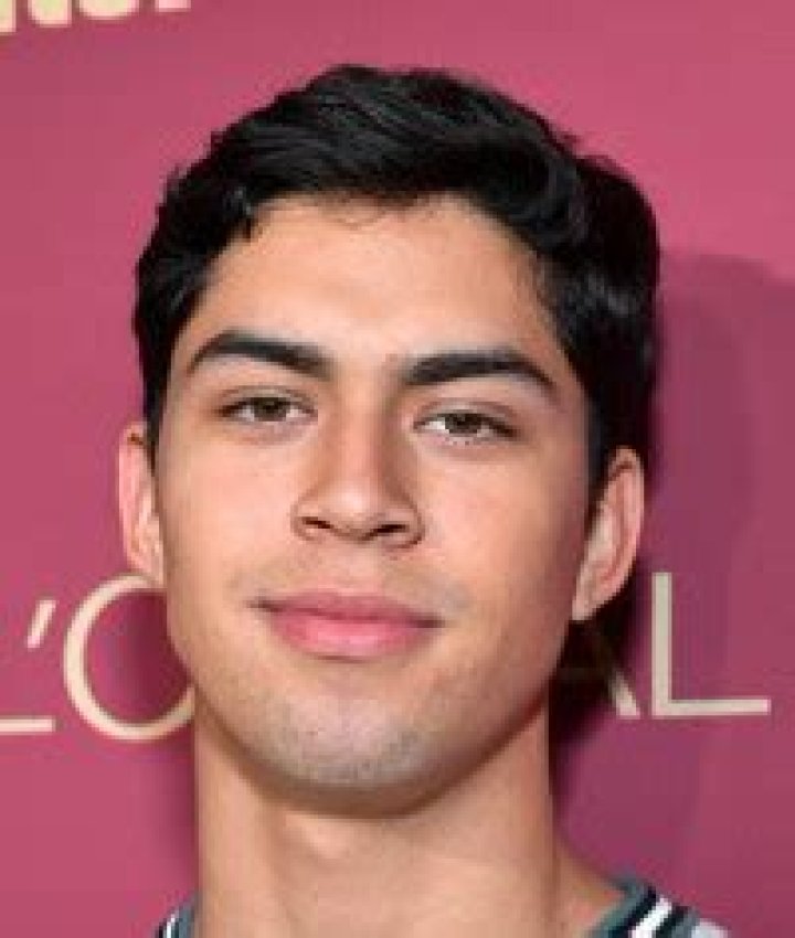 Niko Guardado, Net Worth, Career, Party of Five, Girlfriend |Thecelebscloset