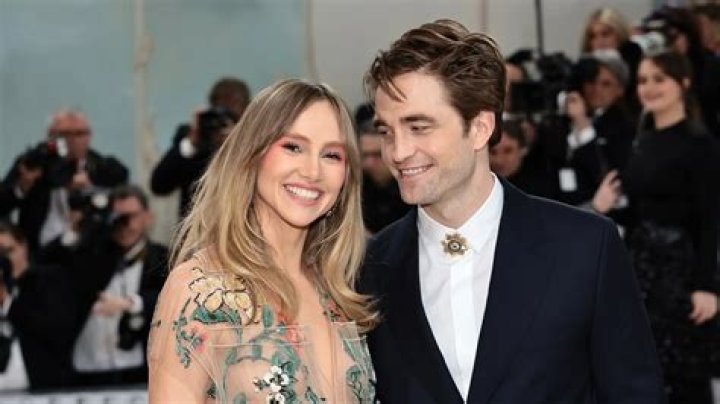
No Suki Waterhouse, Robert Pattinson’s Girlfriend Is Not Pregnant But Are They Getting Married? 
