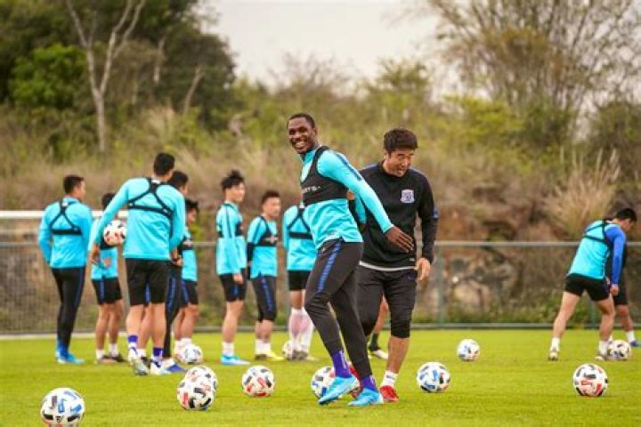 Odion Ighalo – Biography, Facts, Net Worth, Current Team, Nationality, Contract, Salary, Transfer, Married, Wife, Age, Wiki, Family, Height, Career