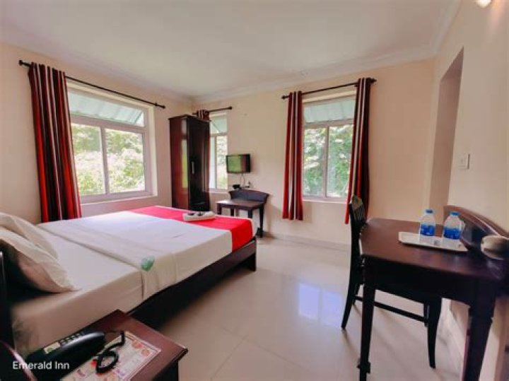 OYO 29942 Hotel Emerald Inn, Munnar, India