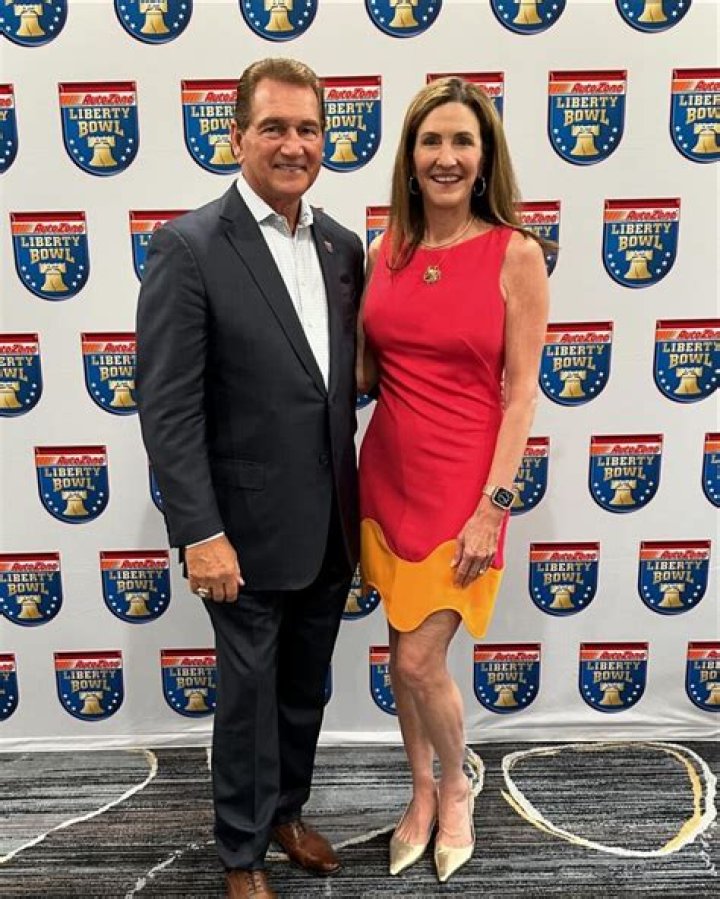 Robin Theismann Age: How Old Is Joe Theismann Wife? Meet The Family