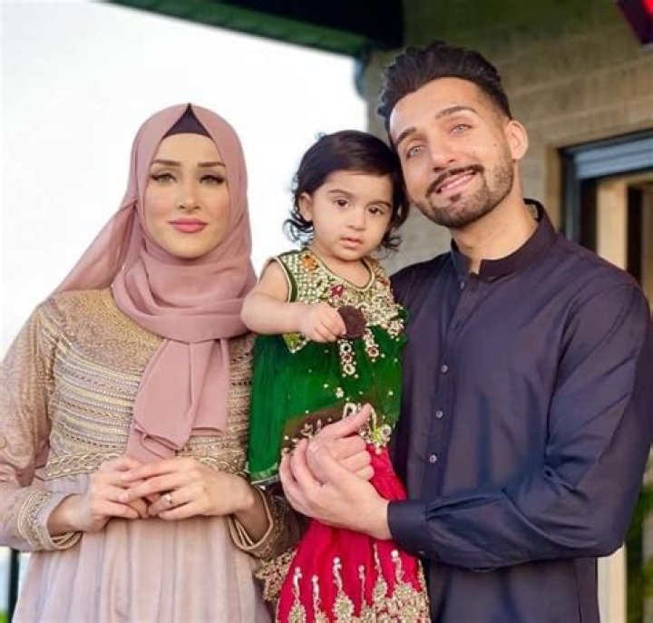 
Sham Idrees is Married to Wife: Saher. Kids. 