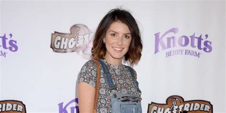 Shenae Grimes’s Net Worth, Biography, Career, Awards, Fact and Life Story