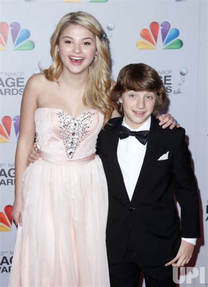 Stefanie Scott: dating, net worth, tattoos, smoking & body measurements