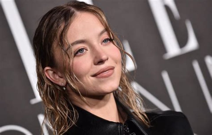 
Sydney Sweeney Won’t Comment on Controversial Pics of Mom’s Birthday: ‘It’s Been a Wildfire’ 