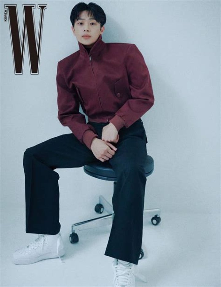 
The Untold Truth About South Korean Actor – Lee Shin-young 