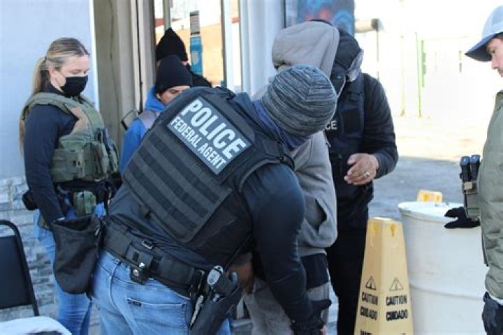 
U.S. Police Detain 6-year-old Boy After He Allegedly Shoots a Teacher 