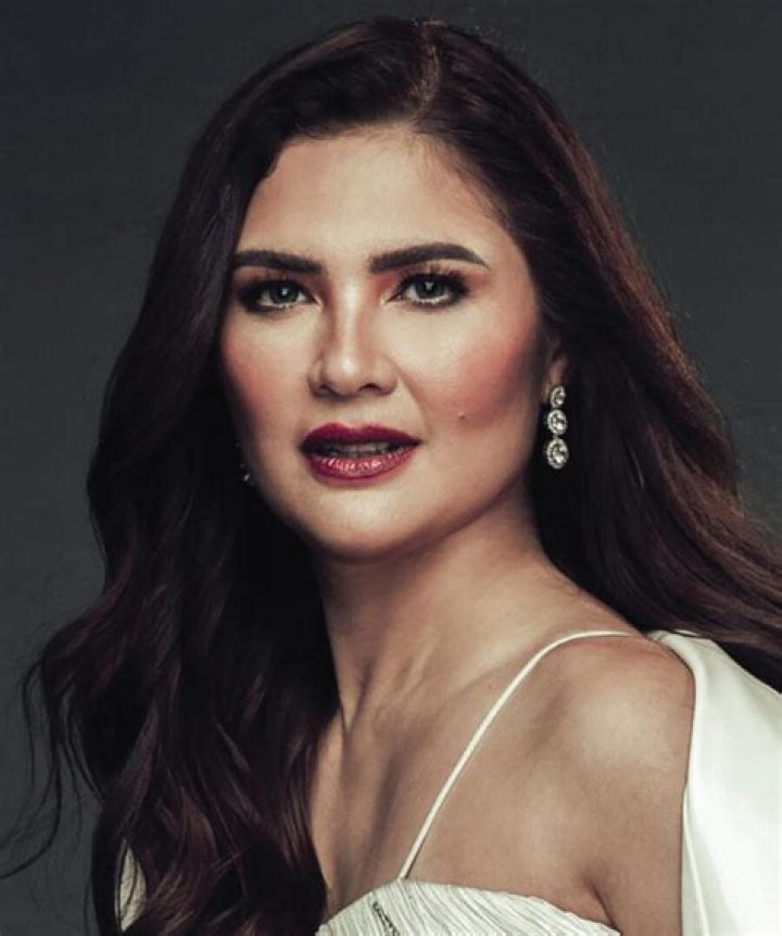 Vina Morales Height, Weight, Measurements, Bra Size, Shoe Size