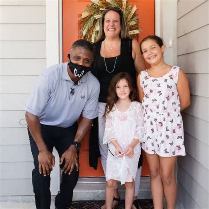 Warrick Dunn Net Worth. Know if He is Married to Wife.