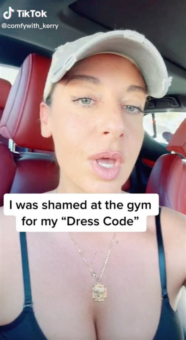 
Who Is comfywith_kerry On Reddit & Tiktok? Internet Star & Her Recent Wardrobe Malfunction 