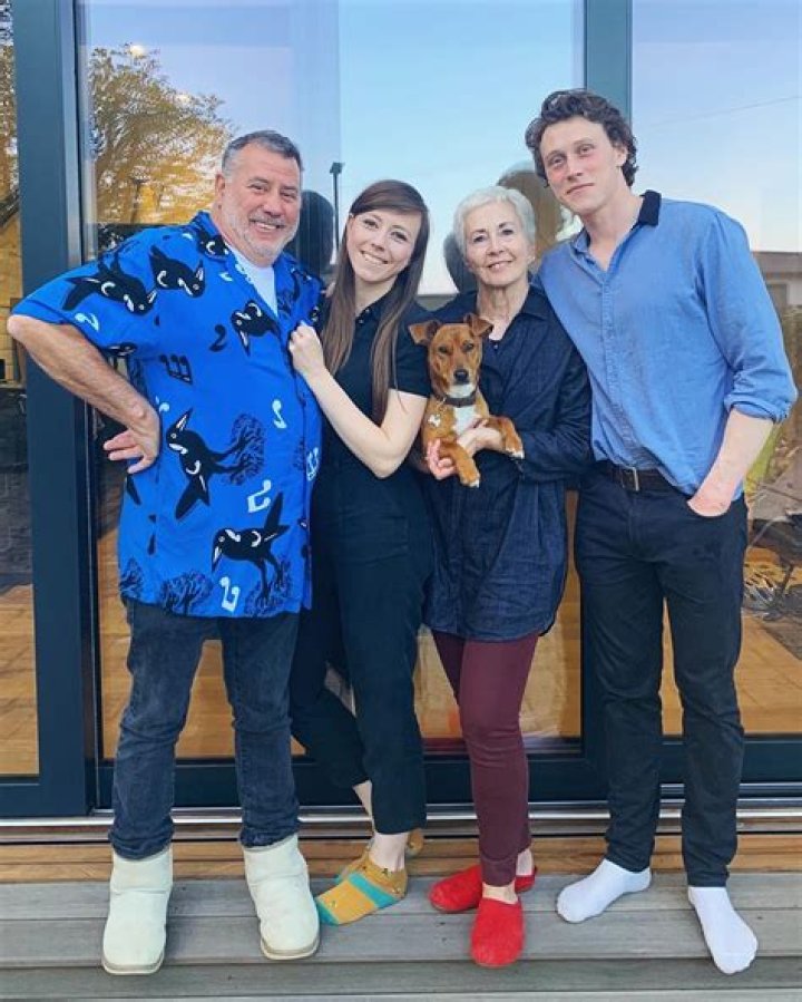 
Who Is George MacKay’s Sister Daisy Mackay? 