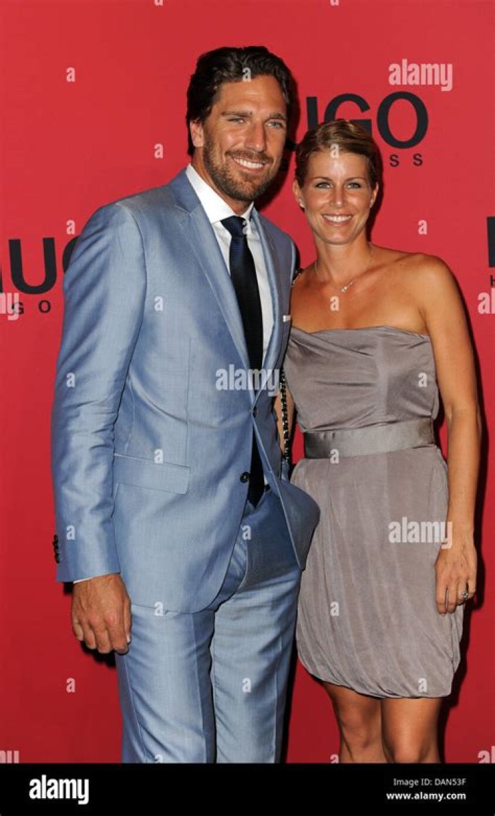
Who is Henrik Lundqvist Wife? 