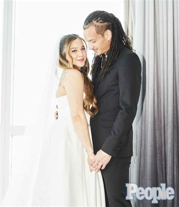 
Who is Justin De Vera? Age and all about Alisan Porter’s husband as Curly Sue stat gets married 