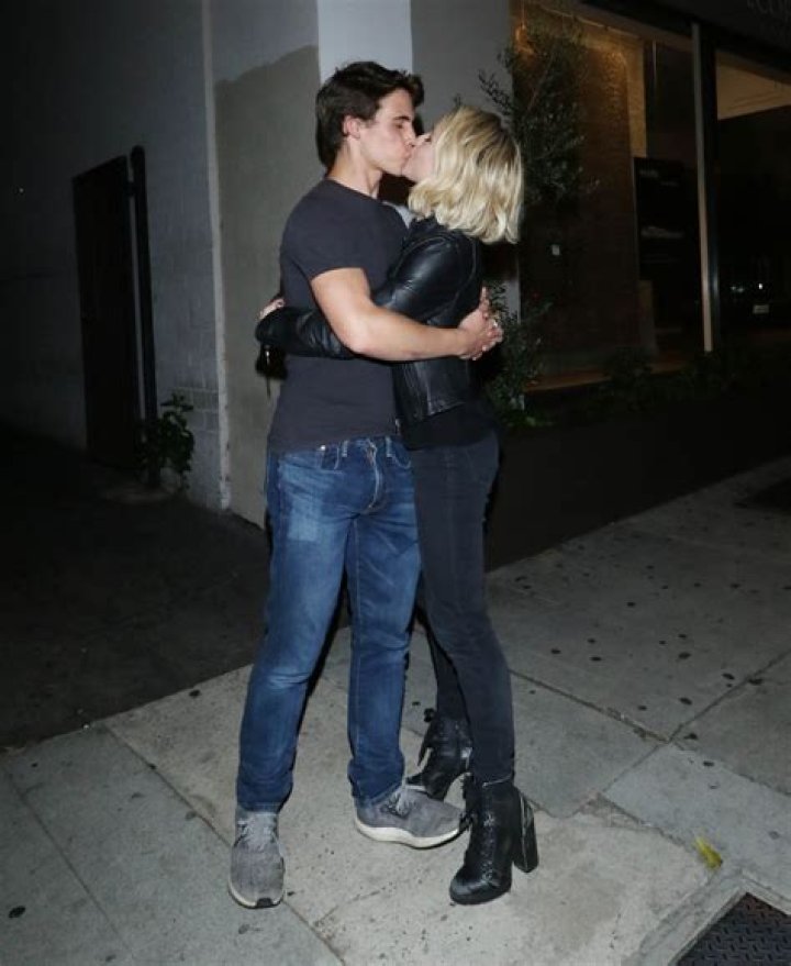 
Who Is Lizze Broadway Boyfriend Tanner Buchanan? Family And Net Worth 