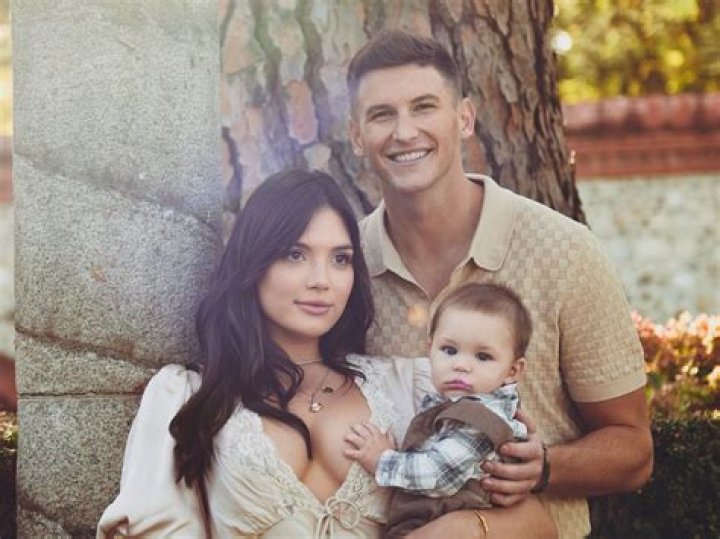 
Who Is Maradona Daughter Husband? Giannina Maradona Relationship And Dating History 