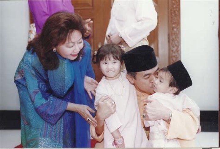 Who Is Nori Abdullah? Facts To Know About Khairy Jamaluddin Wife