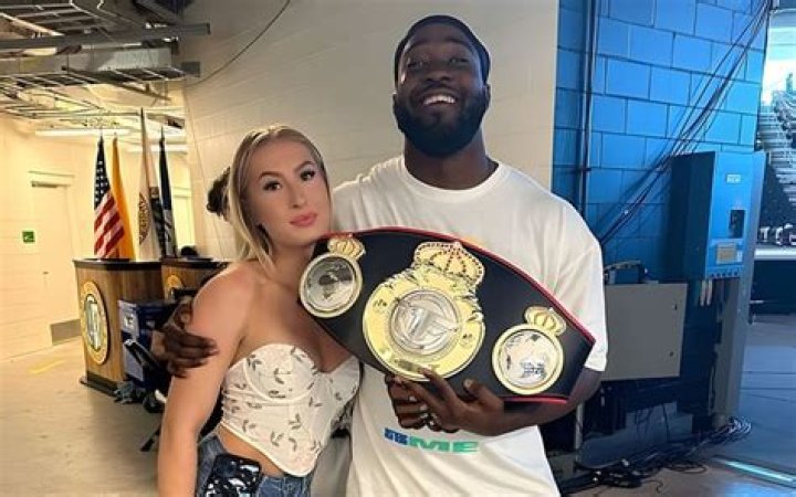 
Who Is TikTok Simple Simon’s Wife? Relationship Timeline With Astrid Wett 